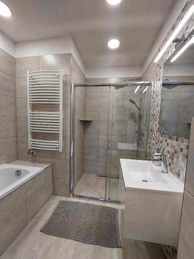 Paskom Apartmanhaz Nyergesujfalu ภายนอก รูปภาพ